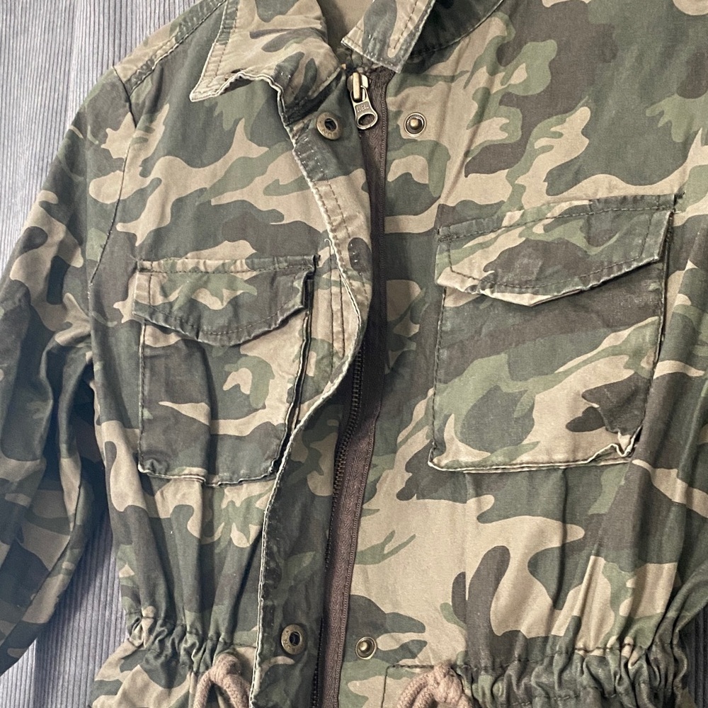 Old Navy Women's Camouflage Utility Jacket - Picture 3 of 5